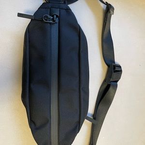 AER City Sling 2 - Like New